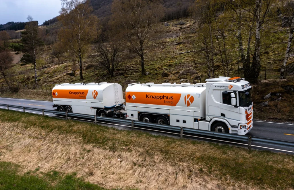 Tankbil for transport av olje og drivstoff